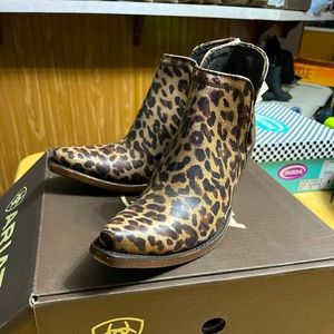 ARIAT WOMEN'S DIXON LEOPARD - SNIP TOE